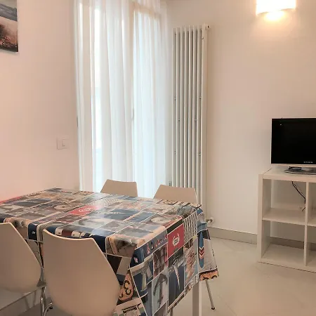 Venezia 2 Апартаменты *